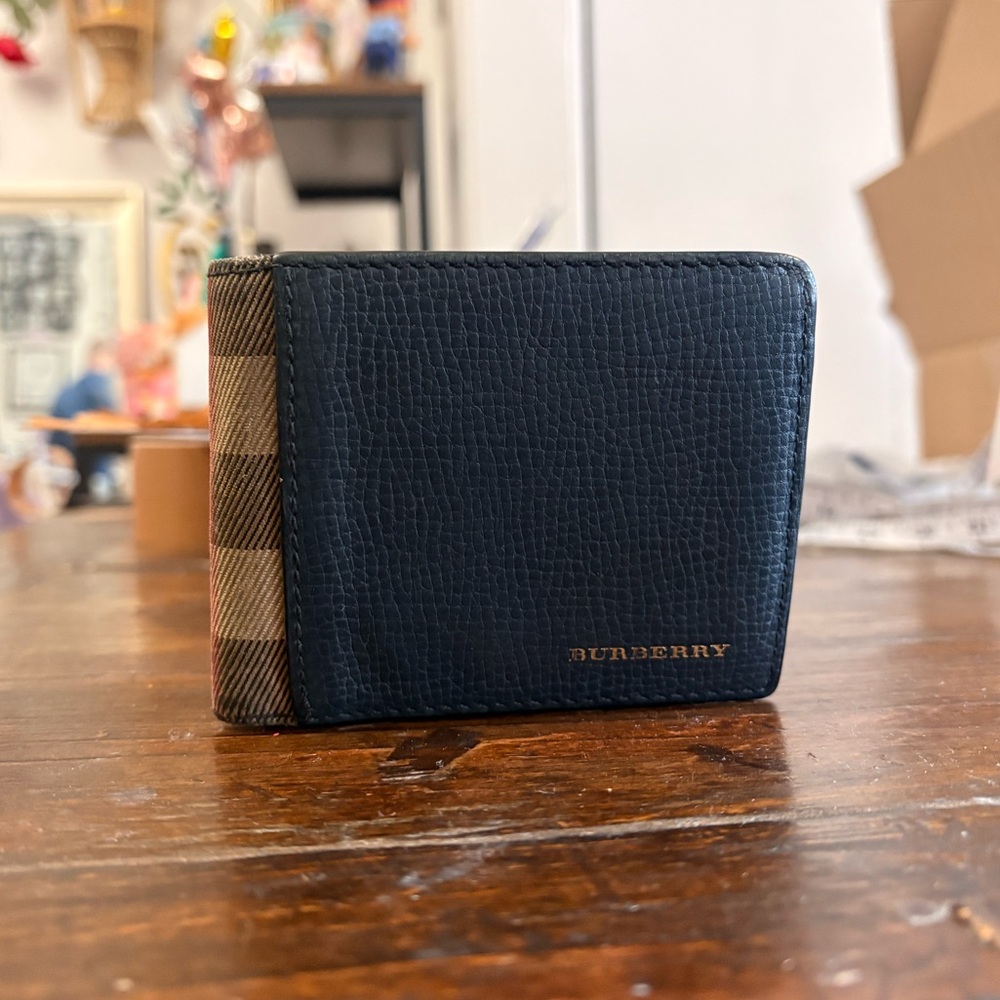 Burberry men's wallet 🖤💙